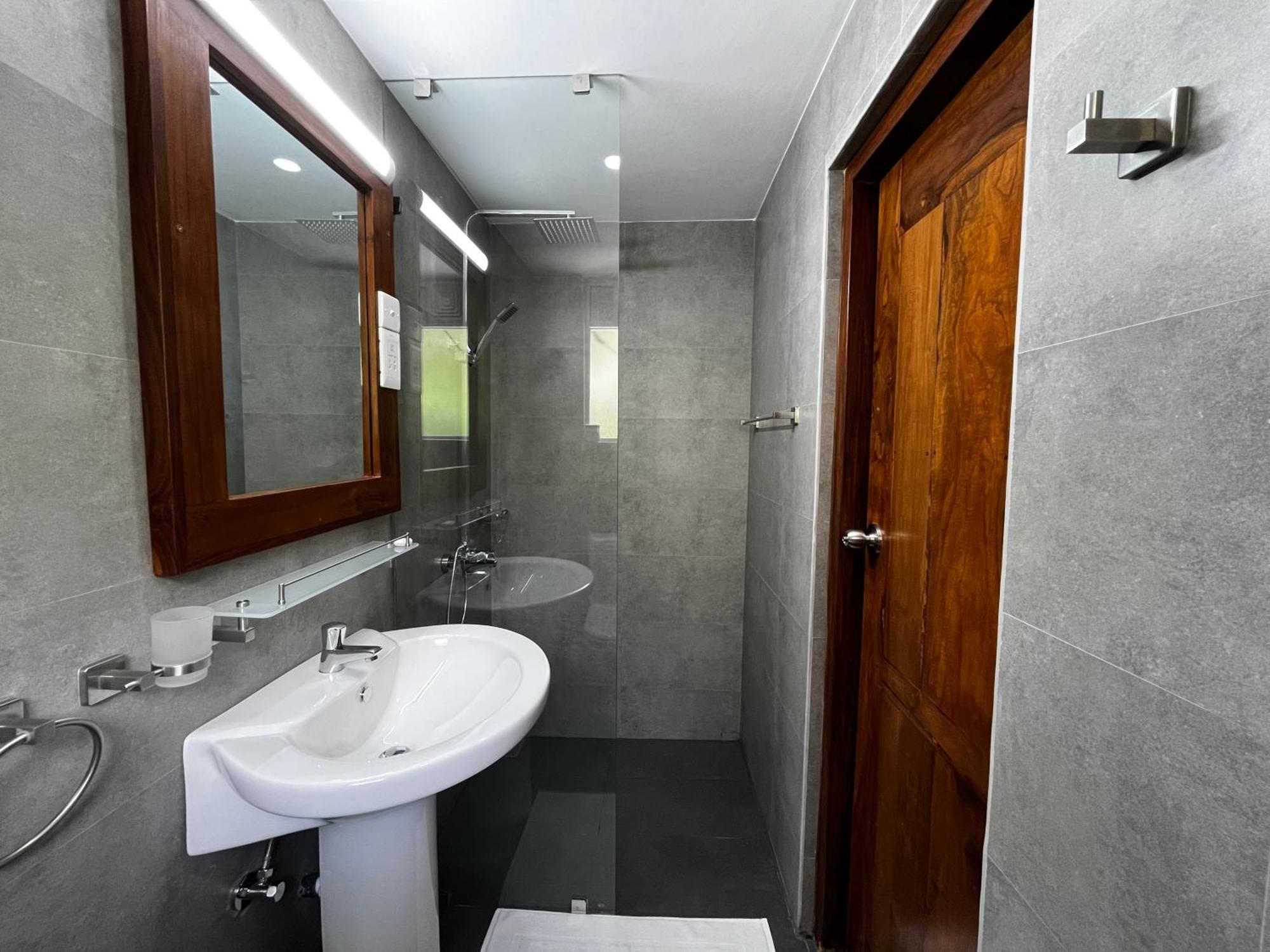 Livin Lush Luxury Retreat Hotel Anuradhapura Bagian luar foto