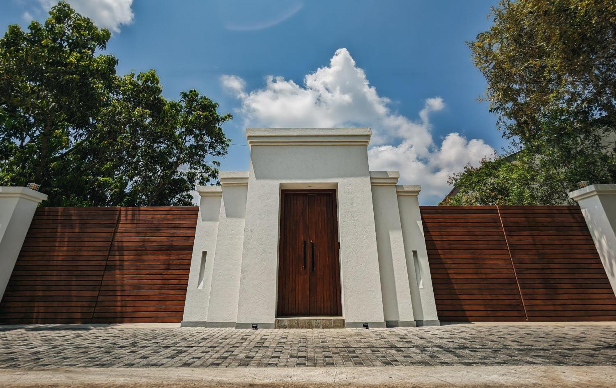 Livin Lush Luxury Retreat Hotel Anuradhapura Bagian luar foto
