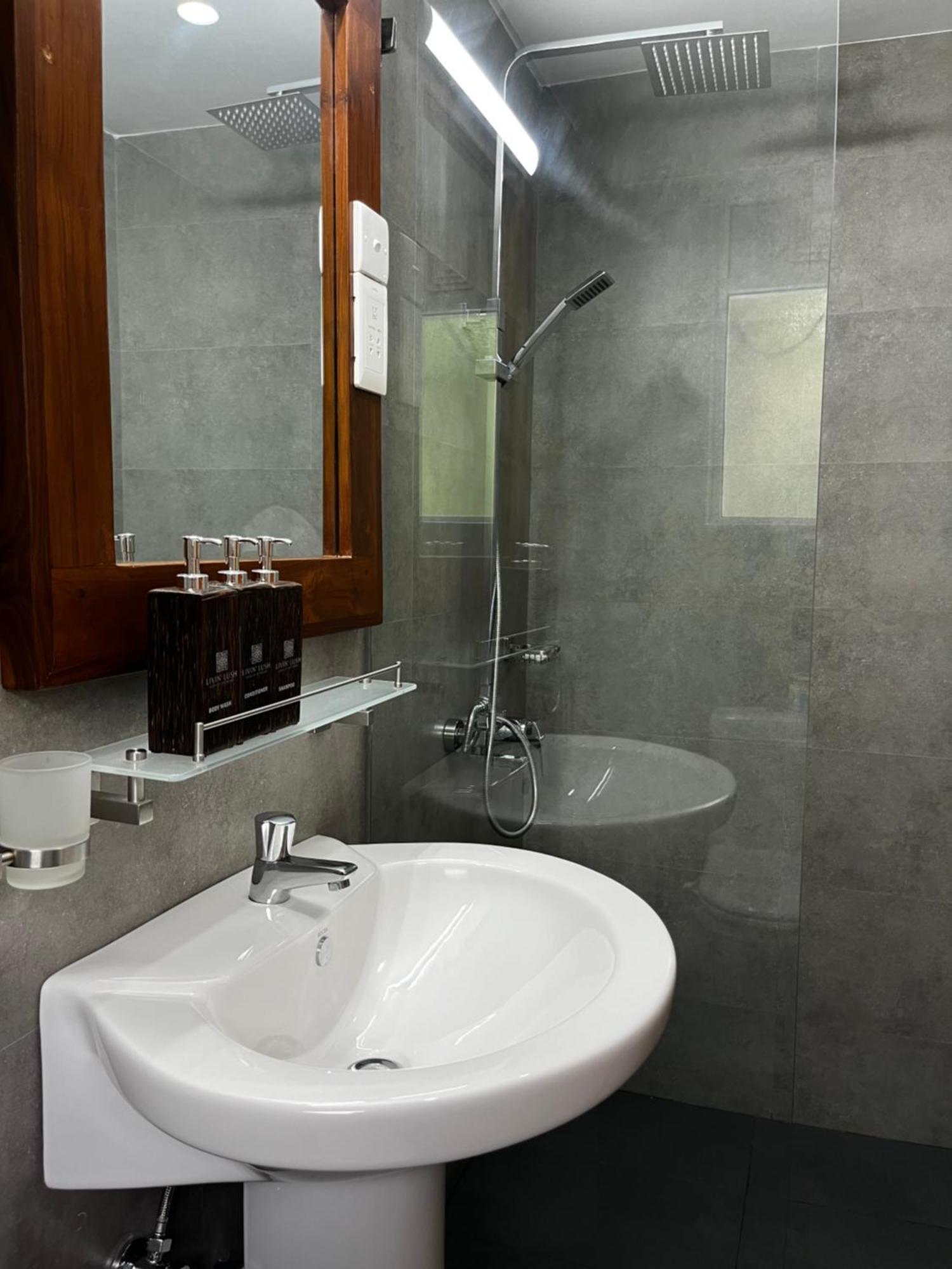 Livin Lush Luxury Retreat Hotel Anuradhapura Bagian luar foto