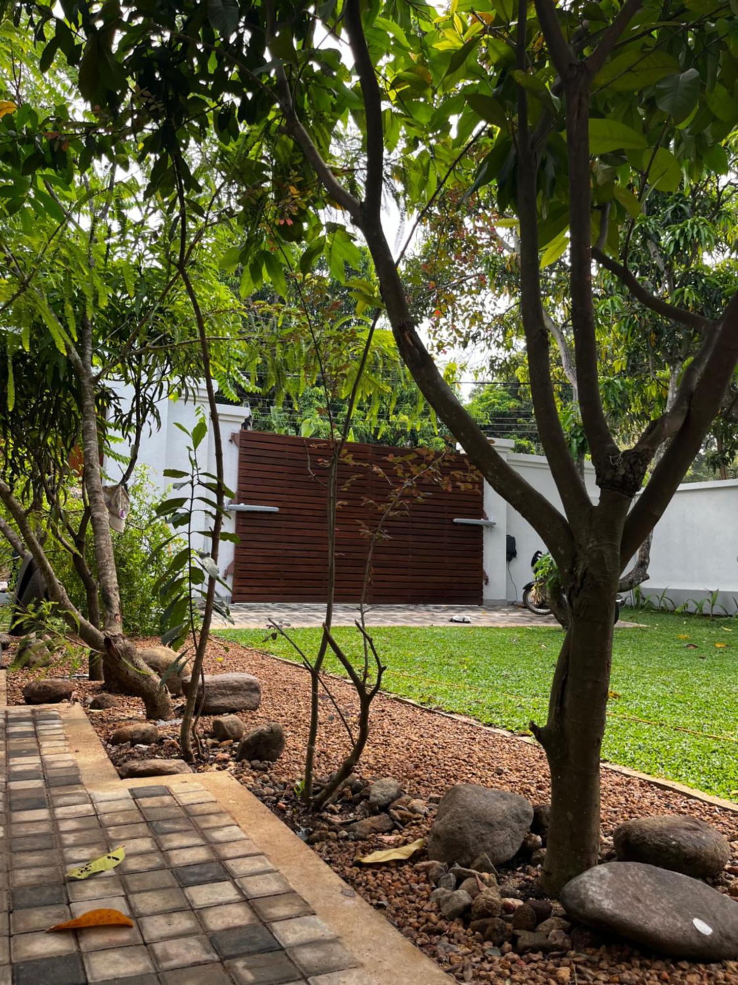 Livin Lush Luxury Retreat Hotel Anuradhapura Bagian luar foto